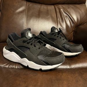 Women’s Nike Air Huaraches